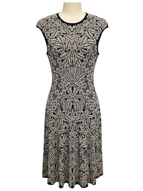 ALEXANDER MCQUEEN BLACK / WHITE FLORAL PATTERNED BANDAGE KNIT FLARED MIDI DRESS